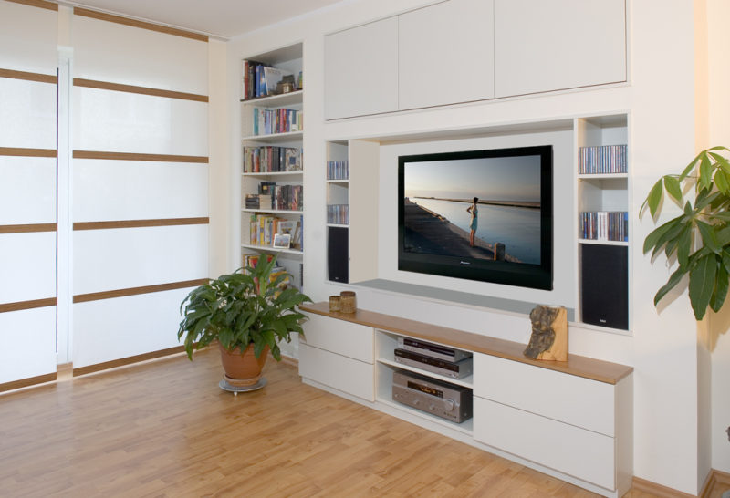 TV-Möbel mit Stauraum