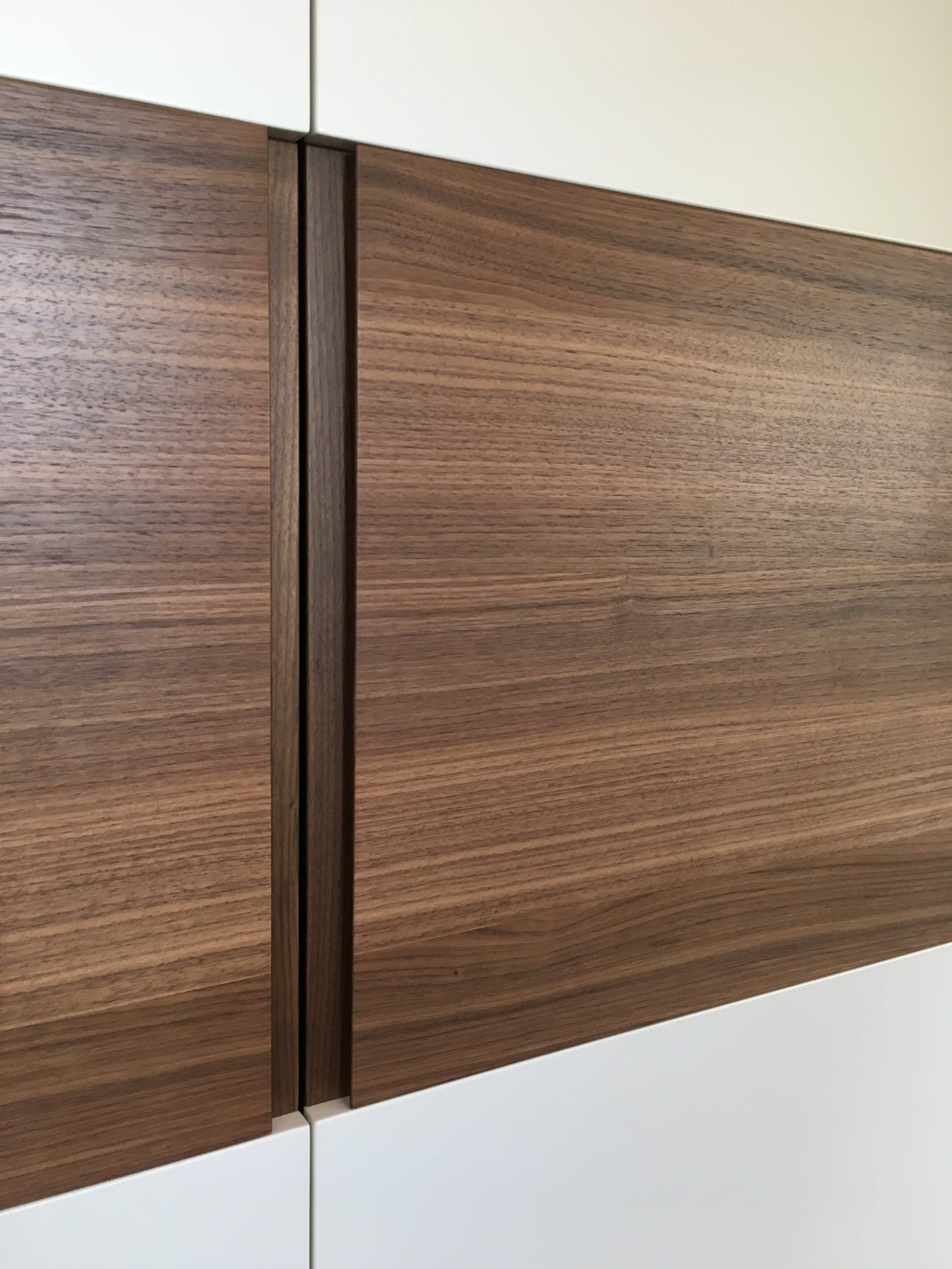 Garderobe in Nuss + Lack – Bild 3