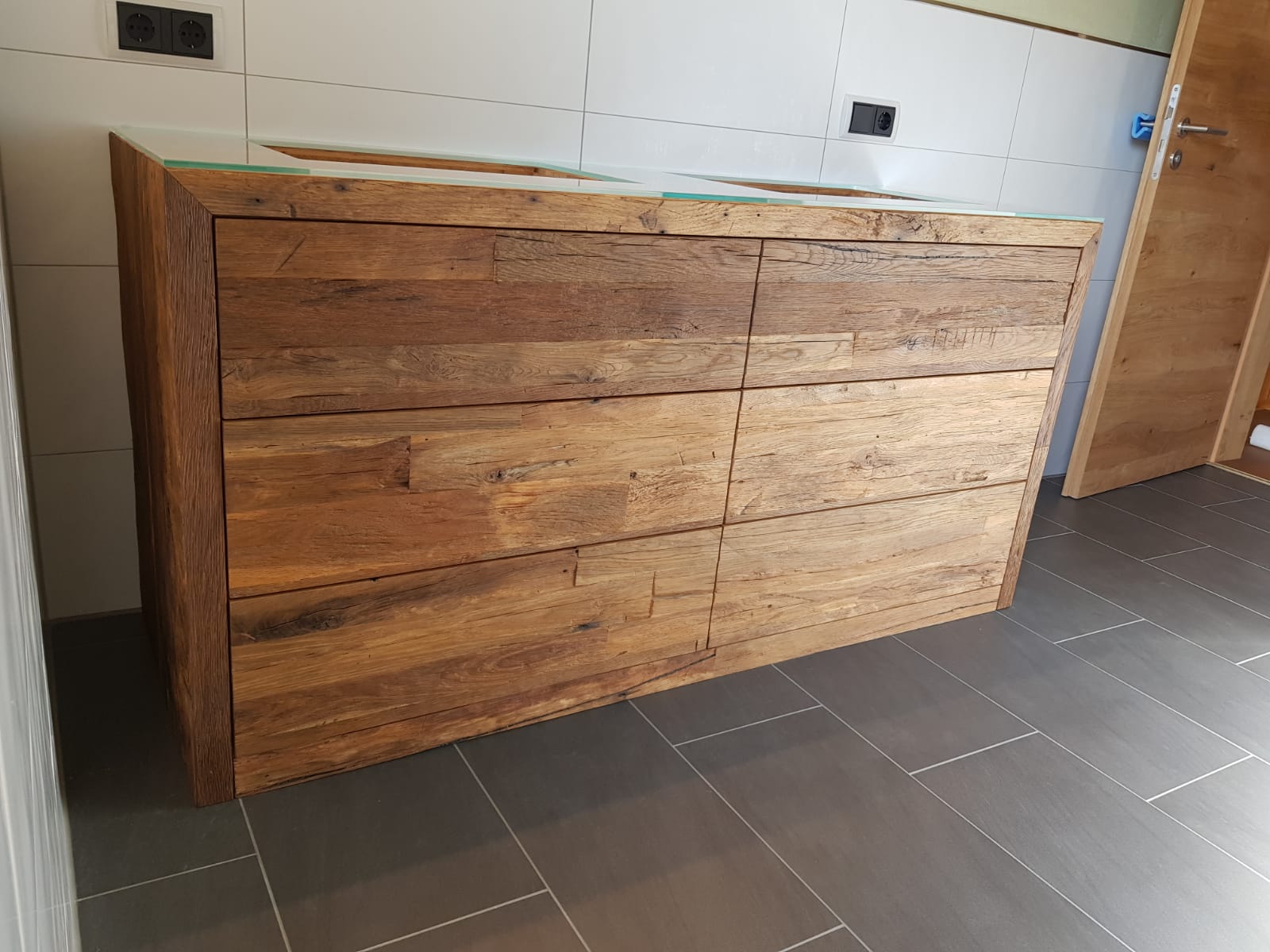 Waschtisch aus Alteiche – Bild 2