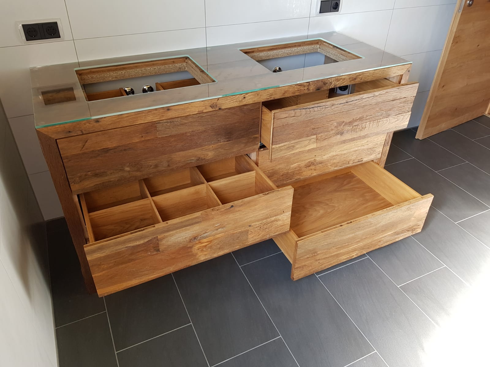 Waschtisch aus Alteiche – Bild 3