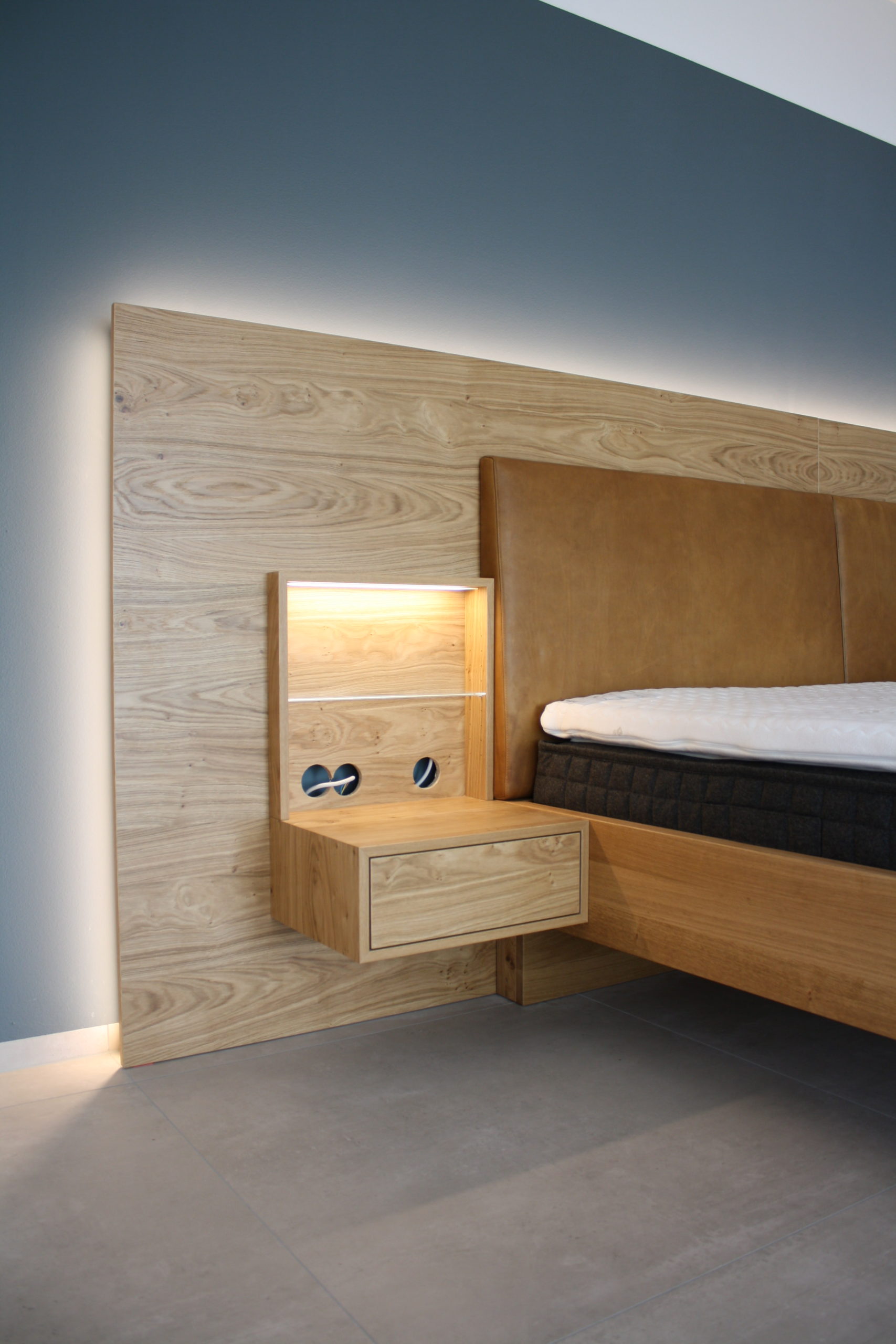 Schlafzimmer in Asteiche, Sattelleder + Woodspring – Bild 3