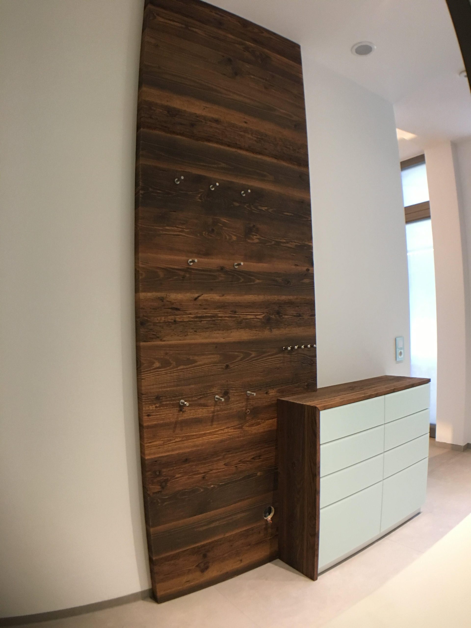 Garderobe mit Sitznische in Altholz – Bild 5