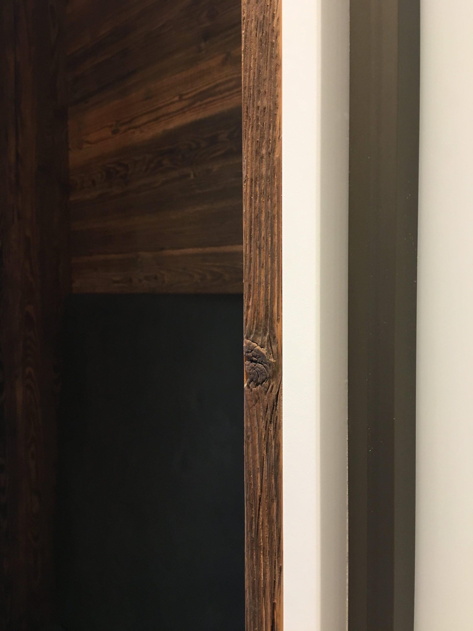 Garderobe mit Sitznische in Altholz – Bild 3