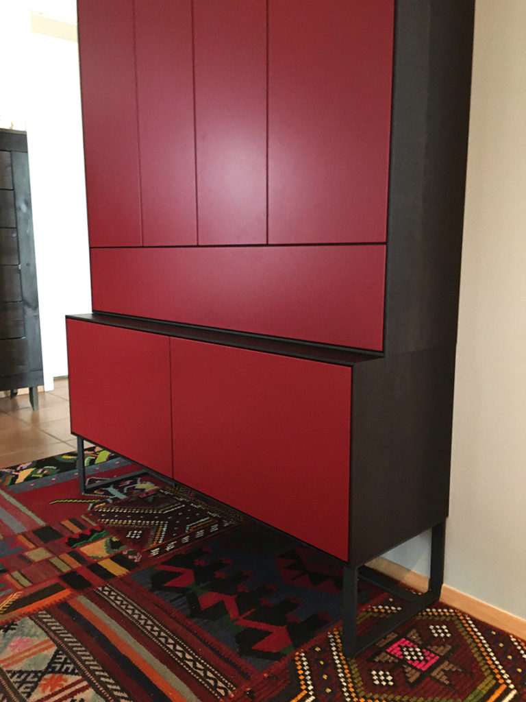 Maßgefertigter Schrank mit Räuchereiche