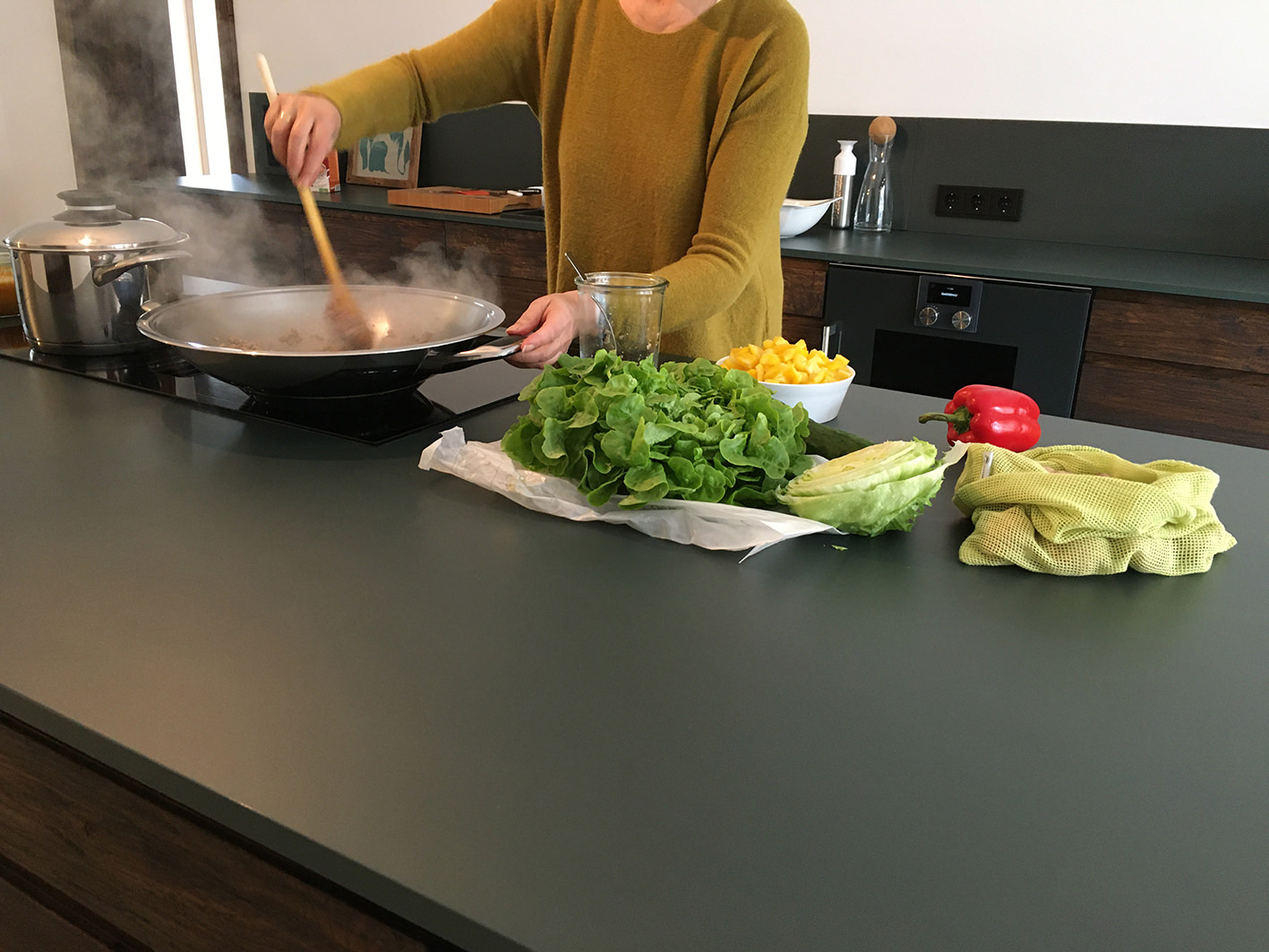 Küche aus Alteiche in ehemaliger Scheune – Bild 5