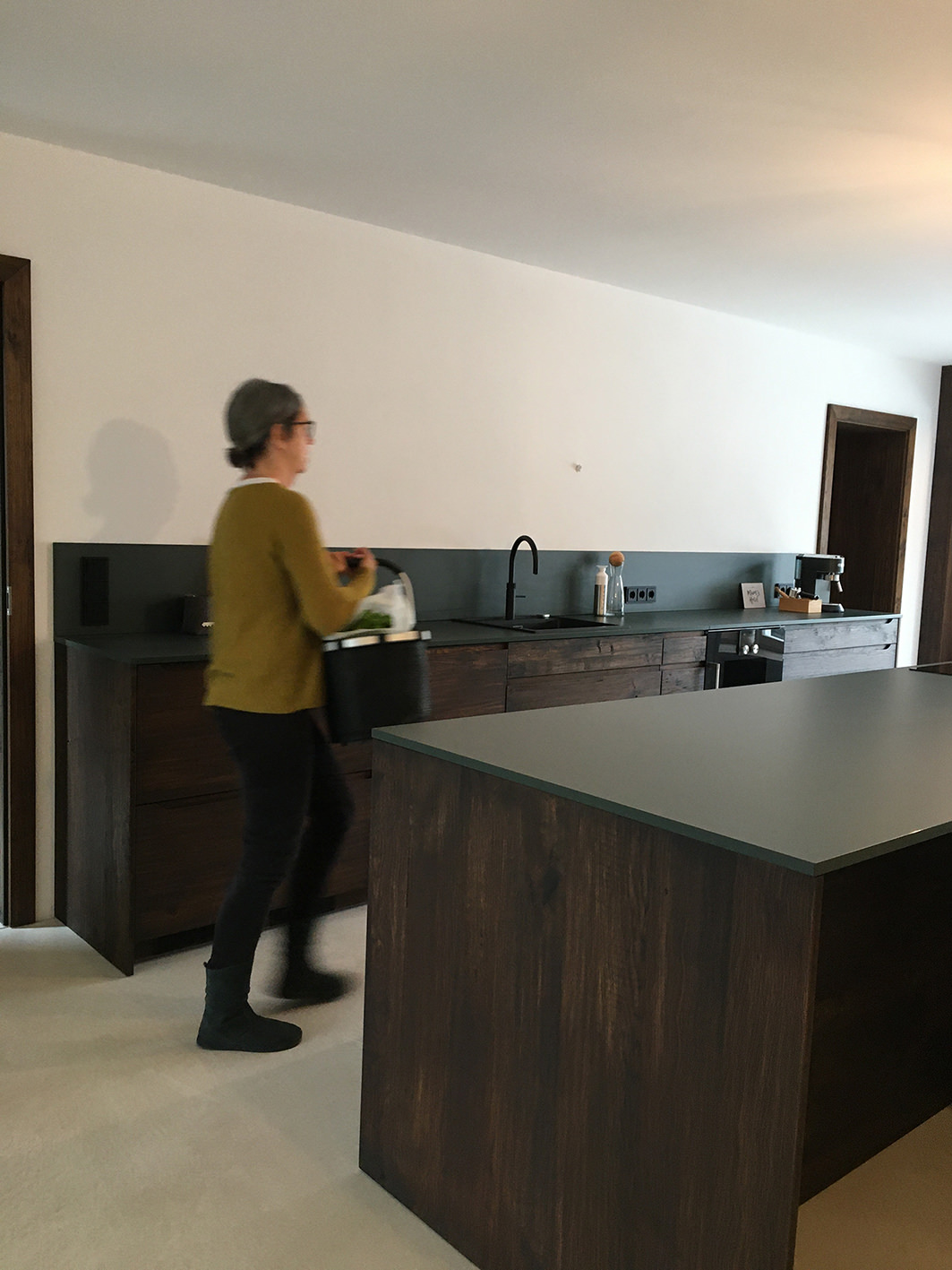 Küche aus Alteiche in ehemaliger Scheune – Bild 11