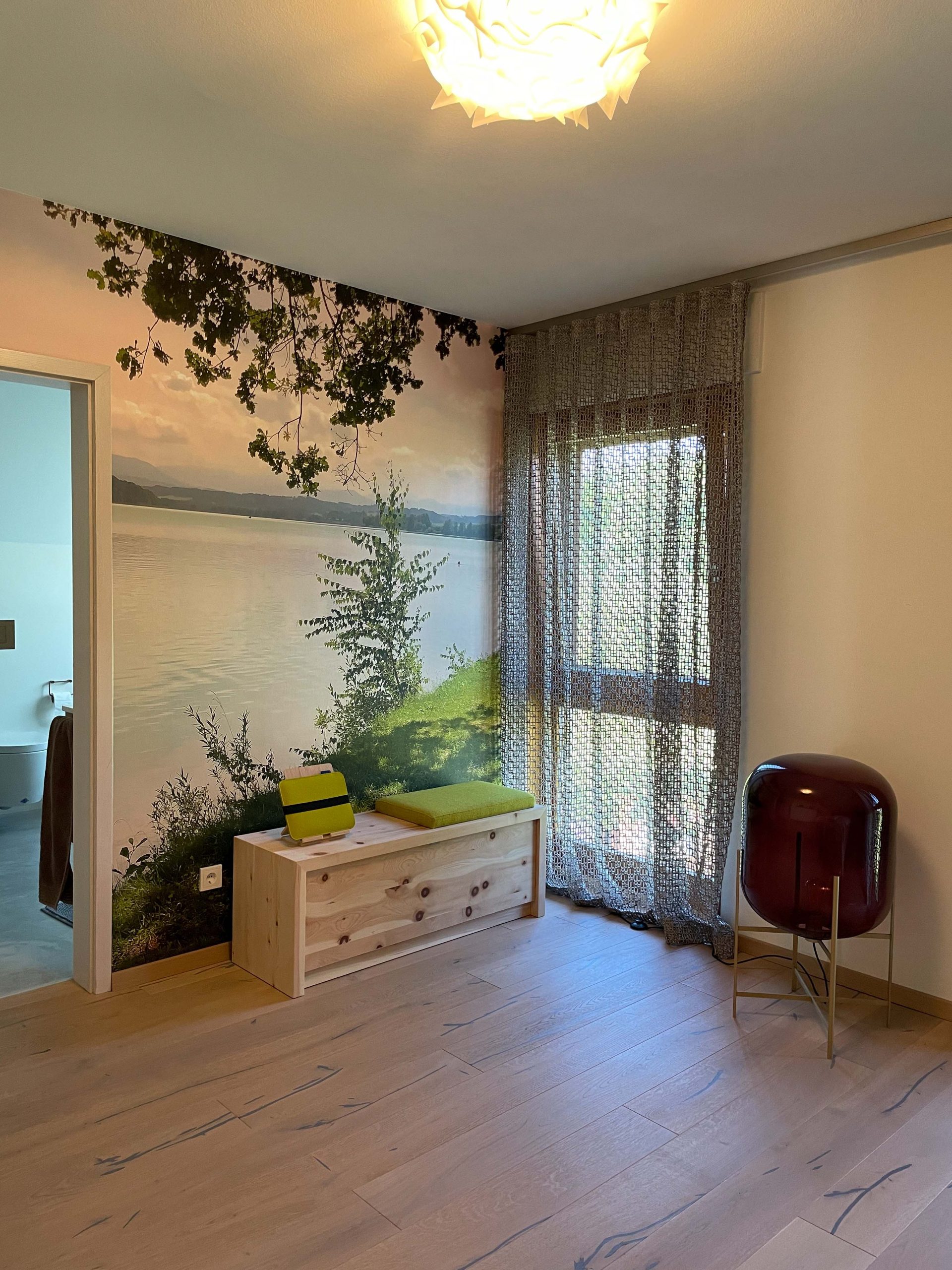 Schlafzimmer in Alteiche + Zirbe – Bild 3