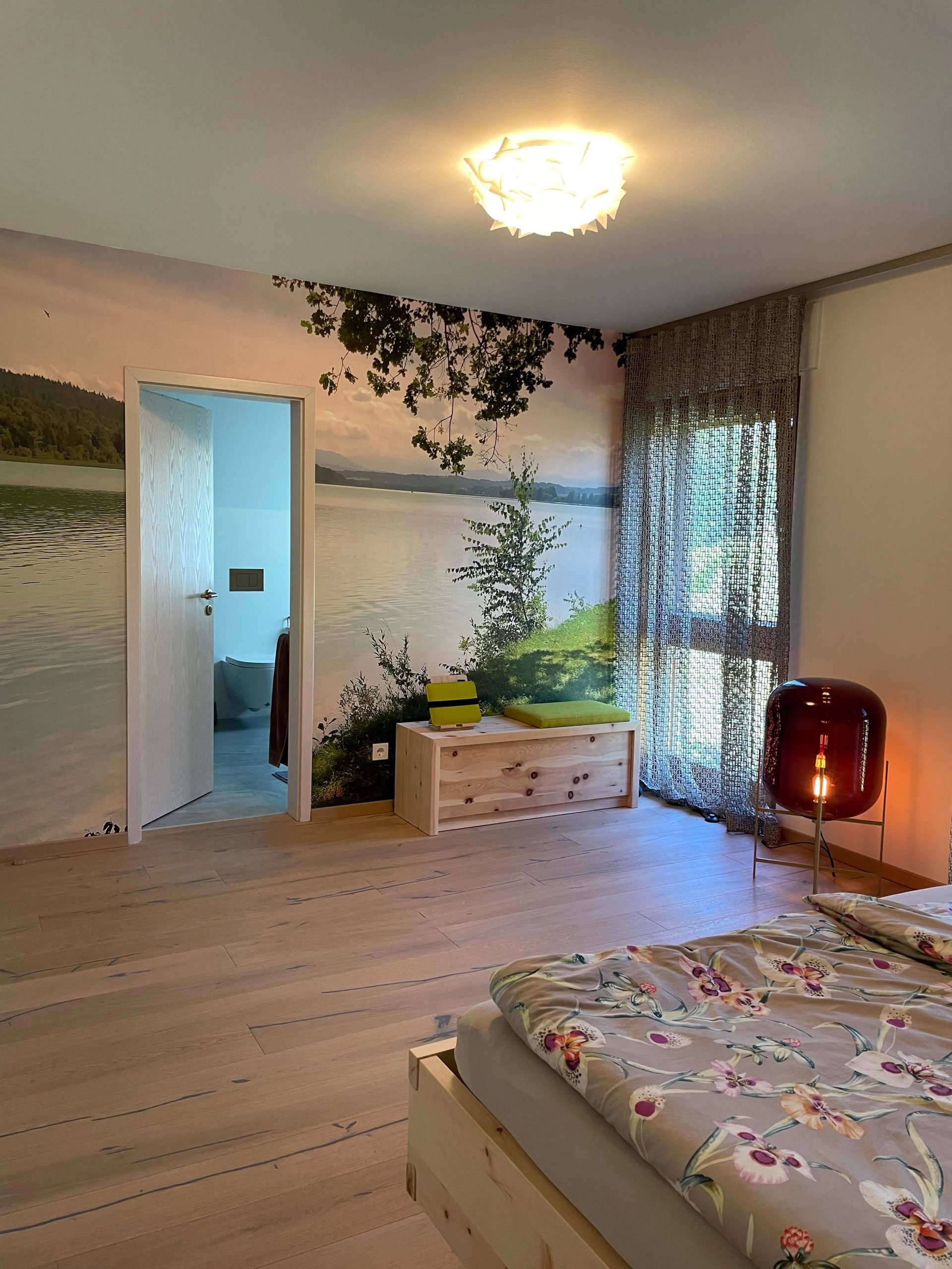Schlafzimmer in Alteiche + Zirbe – Bild 6