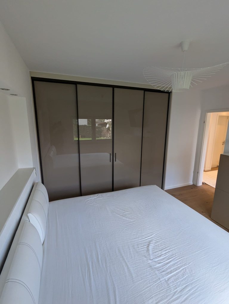 Einbauschrank mit Schiebetüren – Bild 3