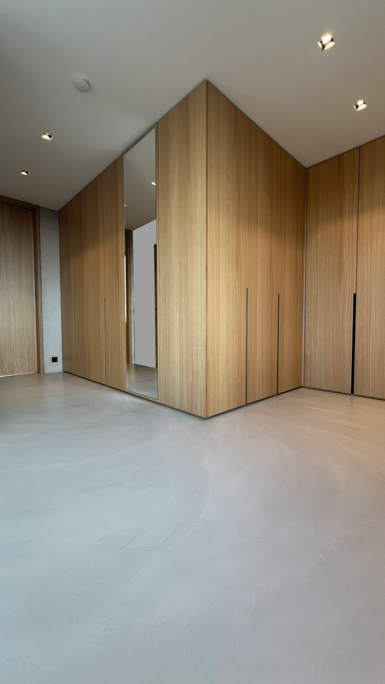 Kleiderschrank in Eiche geweißt mit Beleuchtung – Bild 6