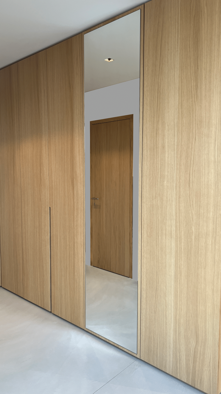 Kleiderschrank in Eiche geweißt mit Beleuchtung – Bild 7