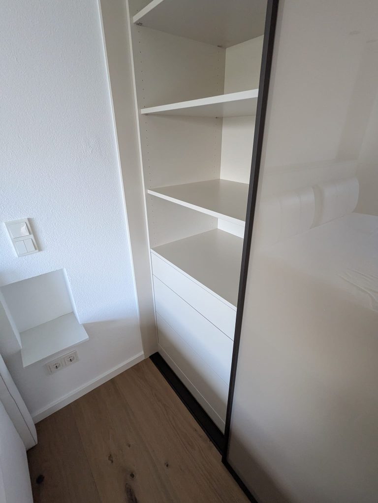 Einbauschrank mit Schiebetüren – Bild 10