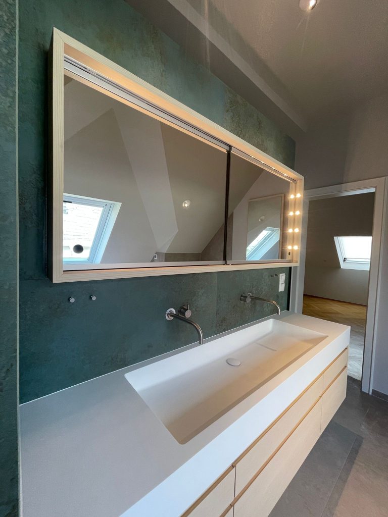Bad im Dachgeschoss mit Sauna – Bild 5