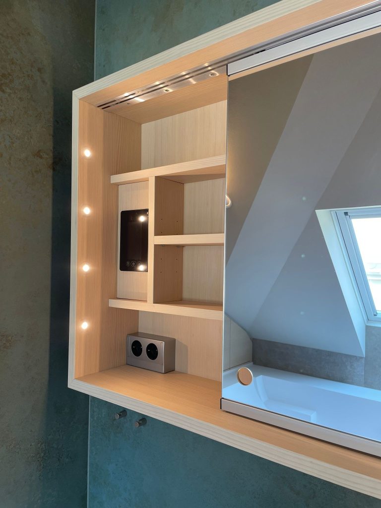 Bad im Dachgeschoss mit Sauna – Bild 6