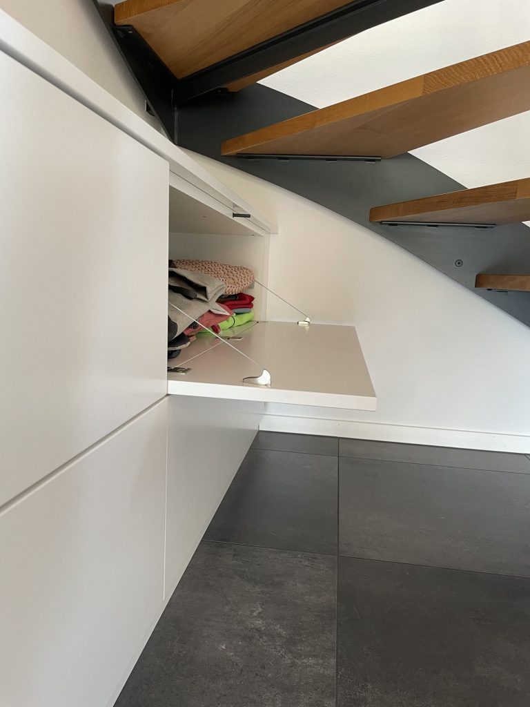Eingang mit Stauraum unter der Treppe – Bild 6