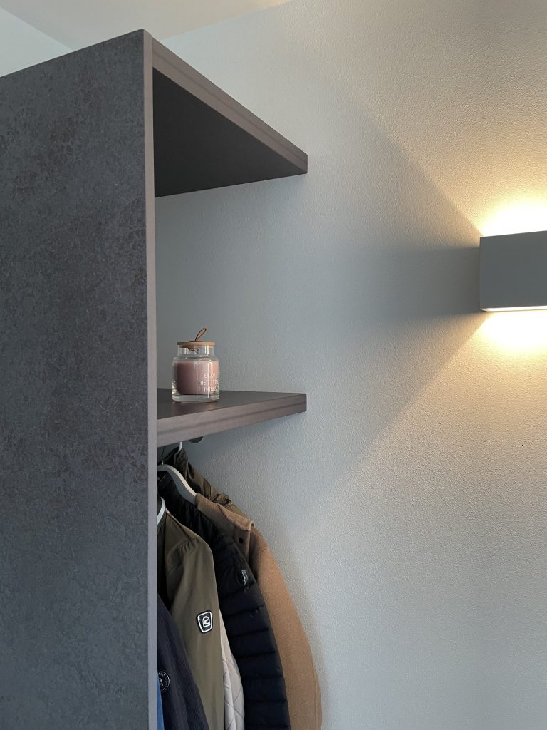 Eingang mit Stauraum unter der Treppe – Bild 9