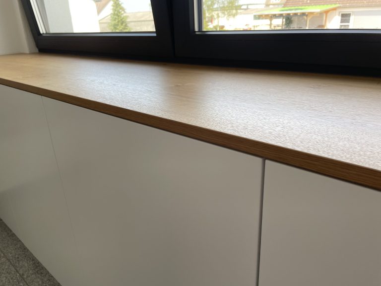 Flur mit Sitzbank aus Eiche und Sideboard – Bild 4