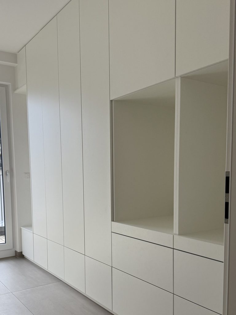Hauswirtschaftsraum mit Einbauschränken