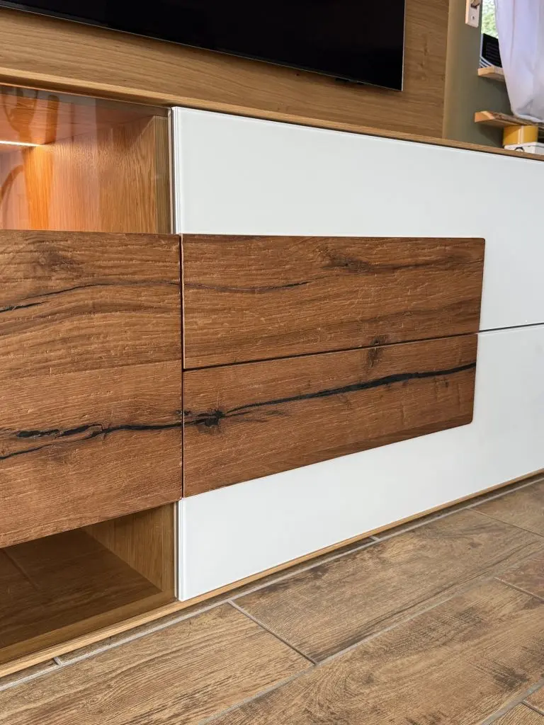TV-Wand aus Eiche mit Lowboard – Bild 5