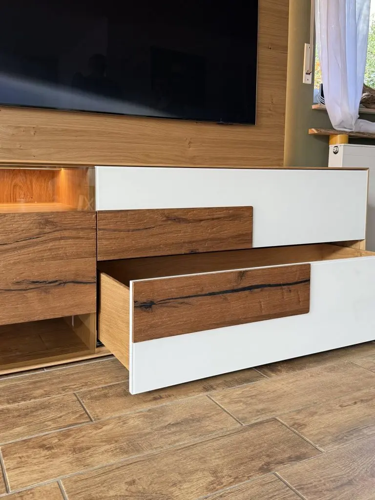 TV-Wand aus Eiche mit Lowboard – Bild 6