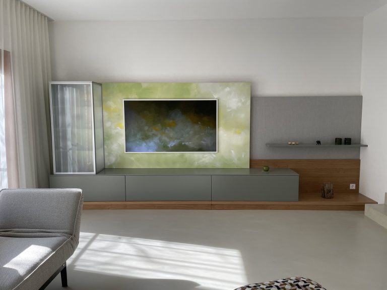 Wohnwand mit Vitrine und Eichenpodest – Bild 2